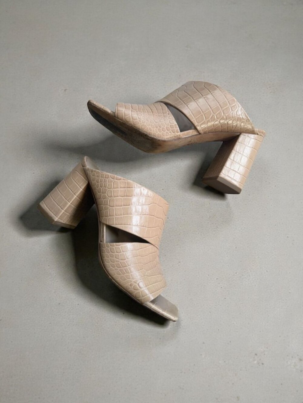 VINCE Beige Croc Embossed Leather Heels Sandals Size 37.5 / US 7.5